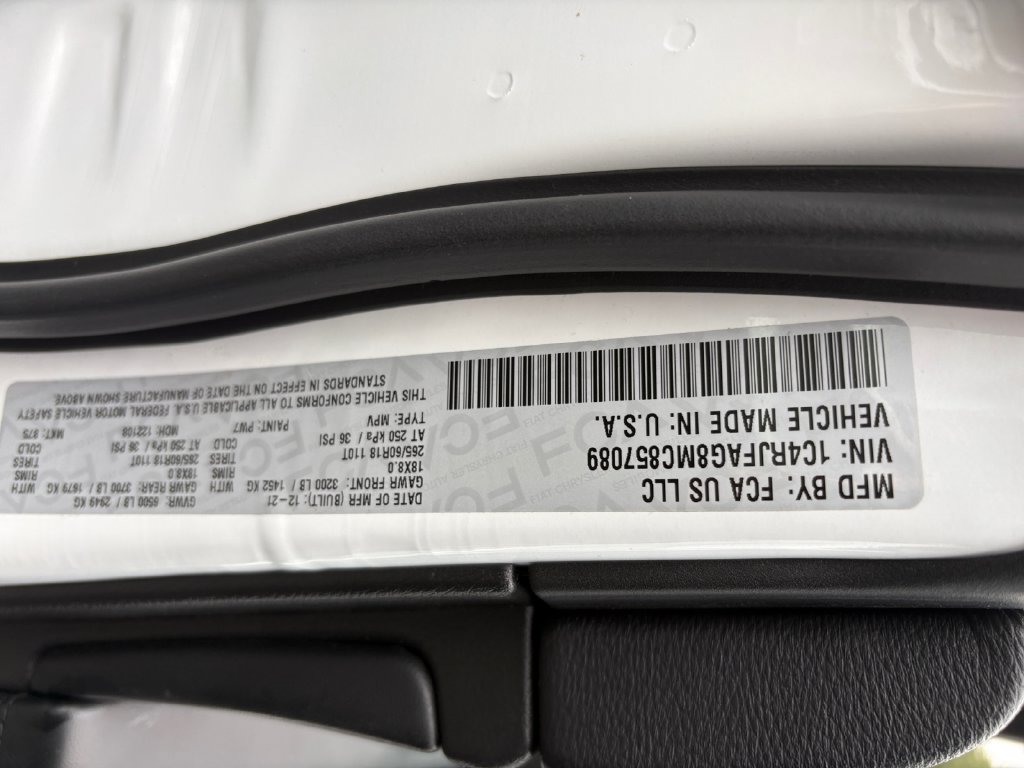 Certified 2021 Jeep Grand Cherokee Laredo AWD/4WD image 32
