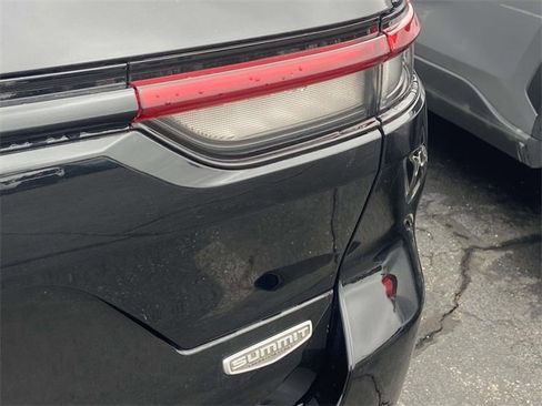 Used 2024 Jeep Grand Cherokee Summit image 8