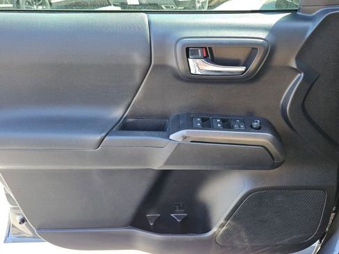 Used 2020 Toyota Tacoma TRD Sport image 28