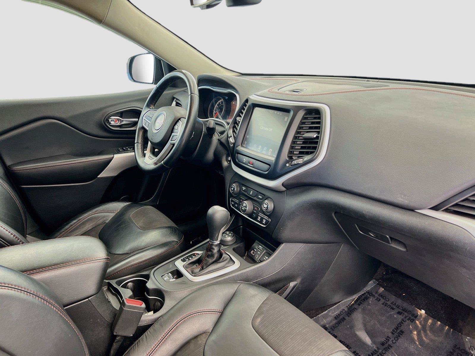 Used 2018 Jeep Cherokee Trailhawk w/ Comfort/Convenience Group AWD/4WD image 27