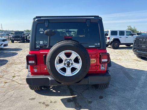 Used 2018 Jeep Wrangler Sport AWD/4WD image 7
