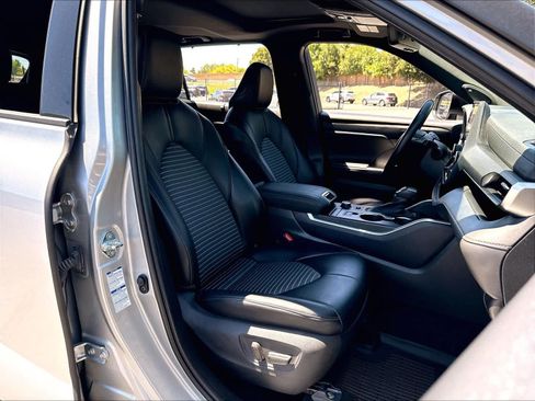 Used 2021 Toyota Highlander XSE AWD/4WD image 10