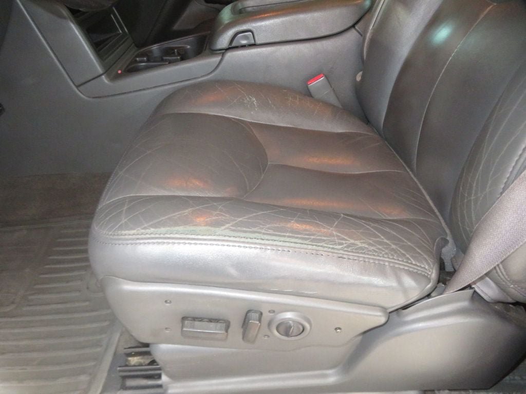 Used 2006 Chevrolet Silverado 2500 LT w/ Onstar Plus Package AWD/4WD image 19