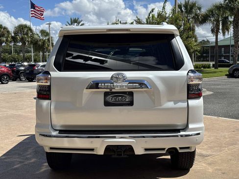 Used 2024 Toyota 4Runner Limited AWD/4WD image 4