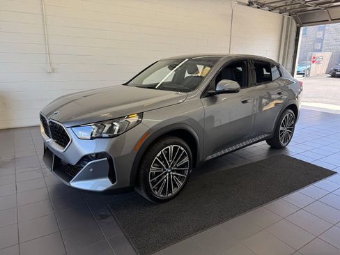 Used 2025 BMW X2 xDrive28i w/ Technology Package image 4