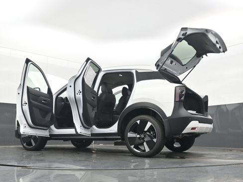 New 2025 Nissan Kicks SR image 42