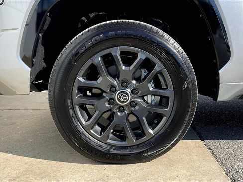 Used 2024 Toyota Tundra Platinum AWD/4WD image 11