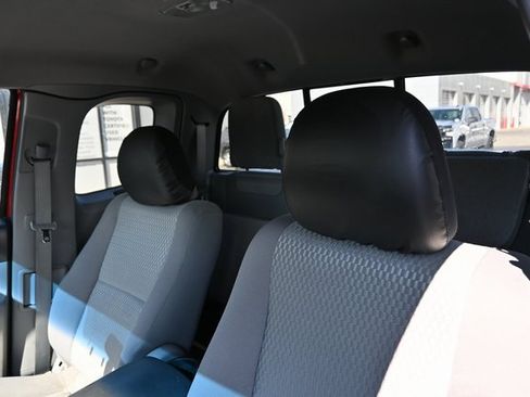 Used 2015 Toyota Tacoma PreRunner image 12