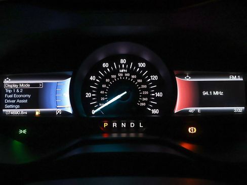 Used 2020 Ford Fusion SE image 31