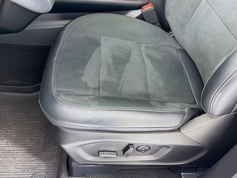 Used 2025 Ford Explorer ST image 13