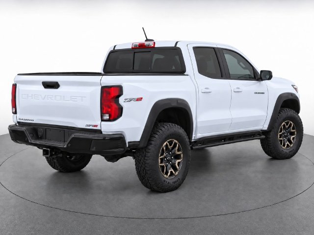 Used 2026 Chevrolet Colorado ZR2 w/ Technology Package AWD/4WD image 4