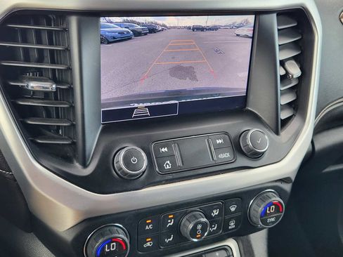 Used 2023 GMC Acadia SLE image 18