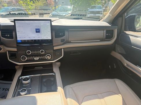 Used 2023 Ford Expedition Limited AWD/4WD image 24