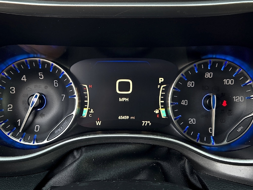 Used 2024 Chrysler Pacifica Touring-L FWD image 18