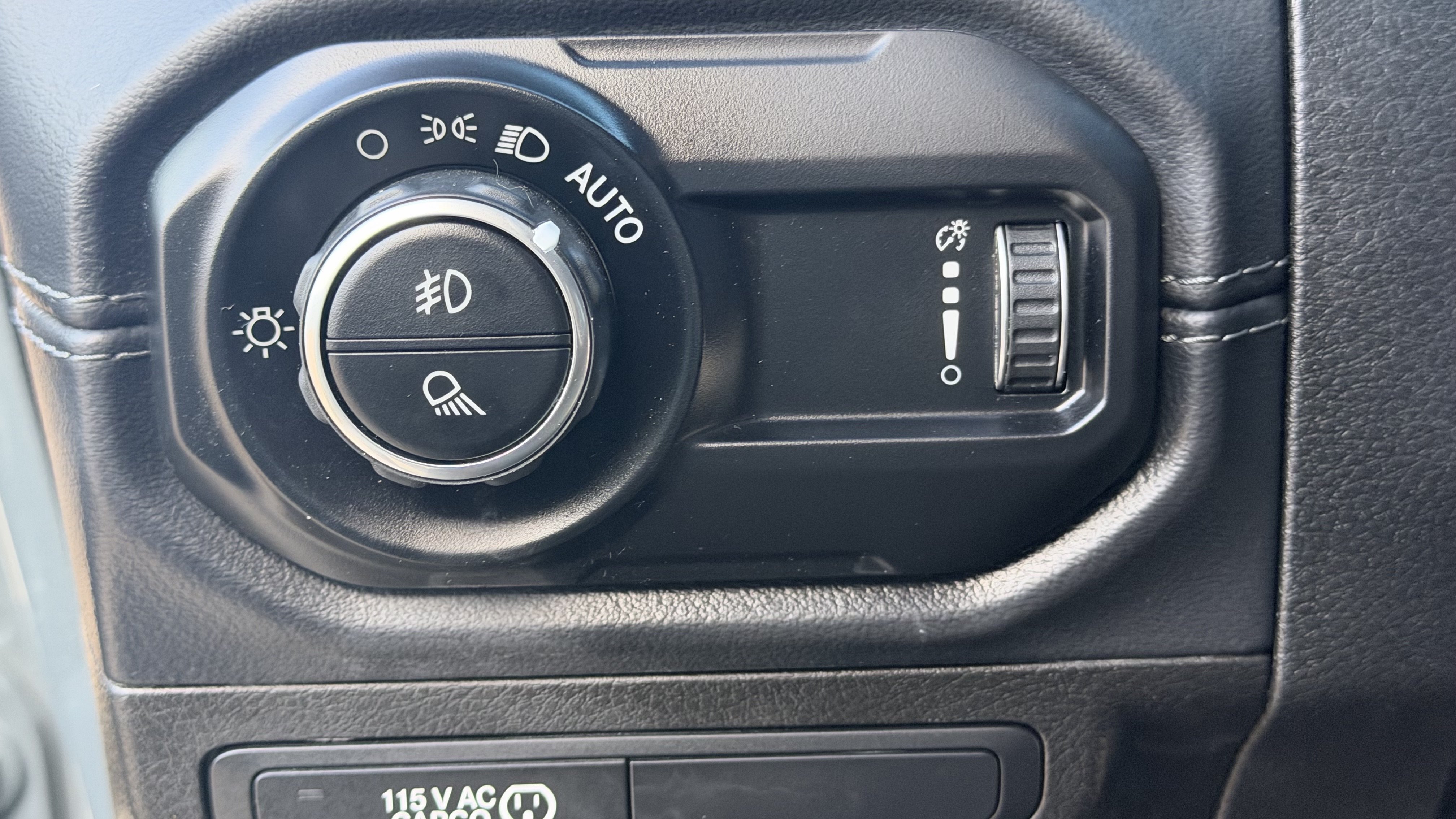 Used 2024 Jeep Gladiator Mojave AWD/4WD image 22