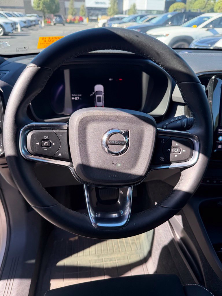 Used 2023 Volvo XC40 Recharge Ultimate w/ Protection Package Premier AWD/4WD image 13