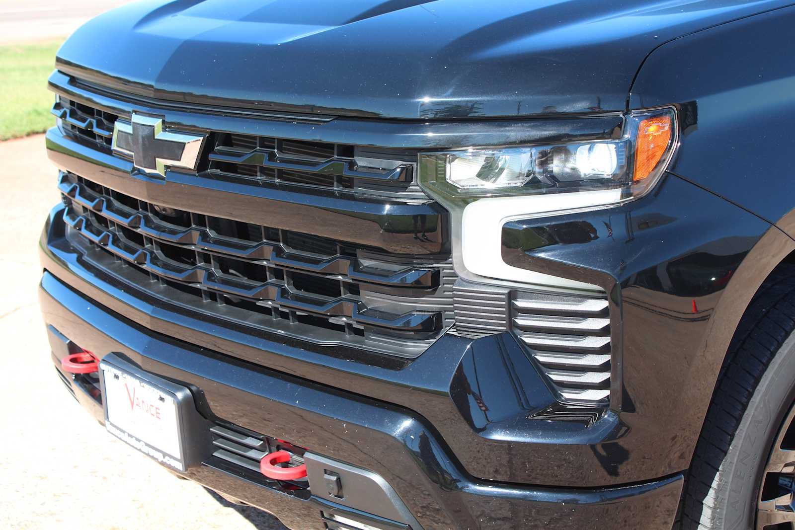 Used 2022 Chevrolet Silverado 1500 RST w/ Redline Edition AWD/4WD image 5