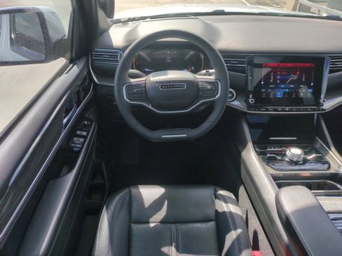 Used 2022 Jeep Wagoneer Series III w/ Premium Group I image 17