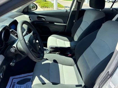 Used 2016 Chevrolet Cruze LS FWD image 10