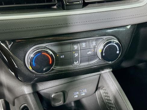 Used 2025 Chevrolet TrailBlazer LT FWD image 22