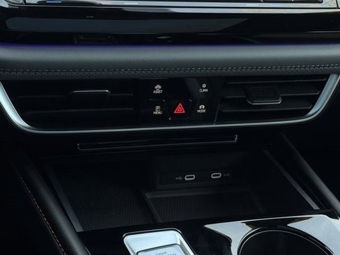 Used 2024 Volkswagen Atlas Peak Edition SE image 28