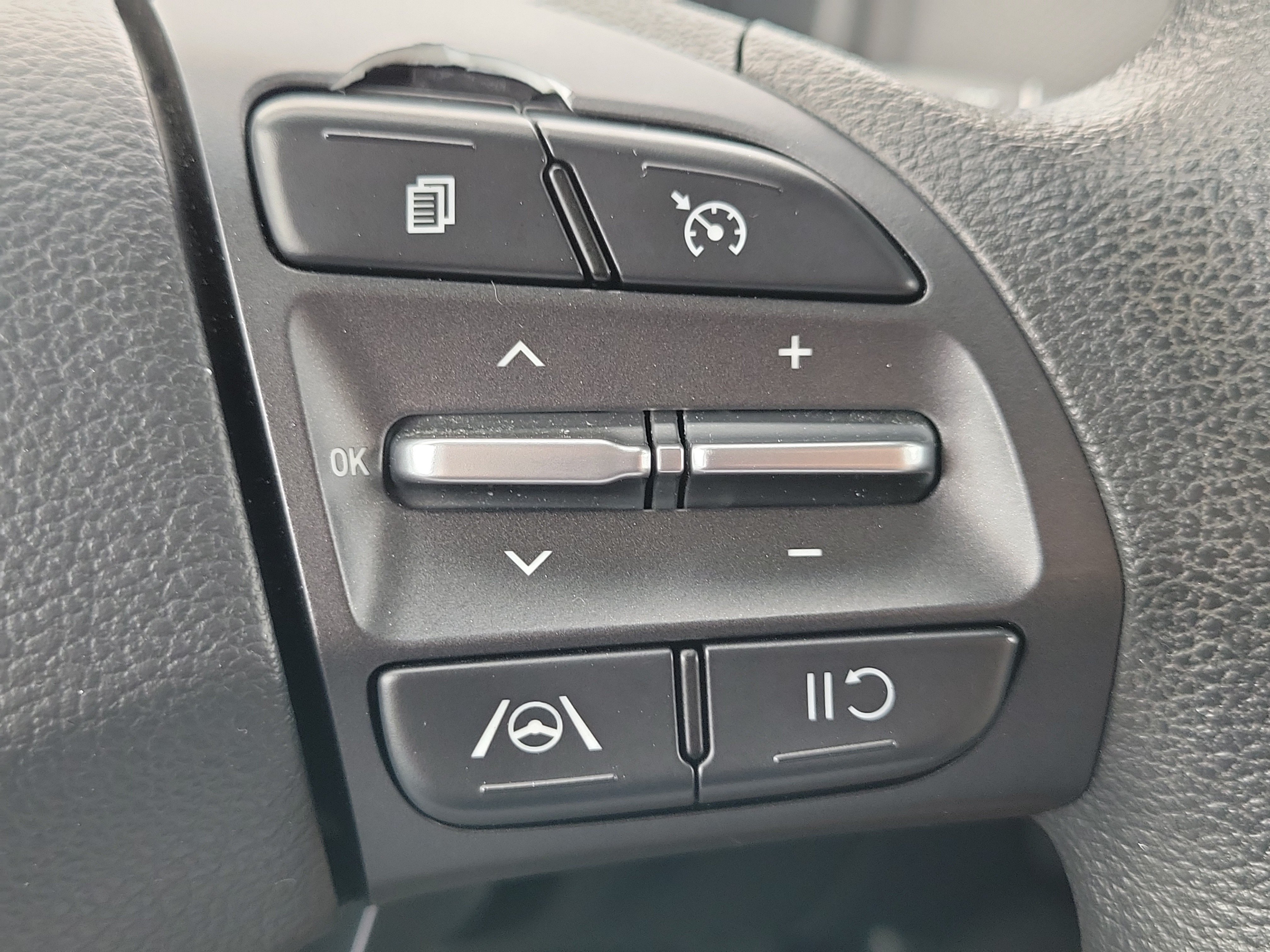 Used 2023 Hyundai Kona SEL FWD image 21