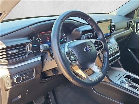 Used 2022 Ford Explorer XLT image 10
