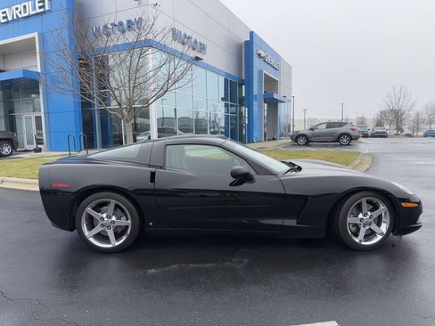 Used 2007 Chevrolet Corvette Coupe w/ Preferred Equipment Group image 2