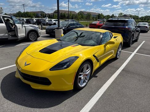 Used 2016 Chevrolet Corvette Stingray Coupe RWD image 3