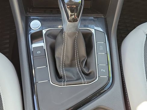 Certified 2025 Volkswagen Taos SE image 30