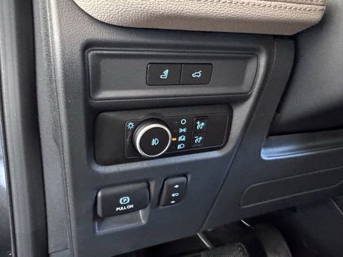 Used 2023 Ford Expedition Limited image 26