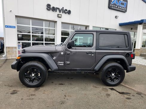 Used 2020 Jeep Wrangler Sport AWD/4WD image 3