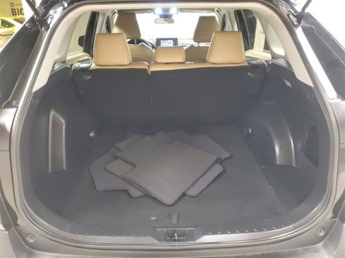 Used 2021 Toyota RAV4 LE image 8