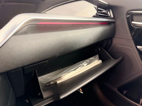 Used 2020 Kia Niro EX FWD image 25