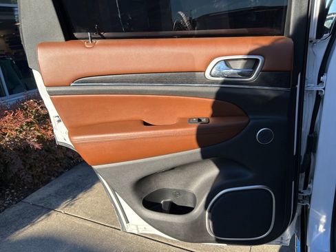 Used 2019 Jeep Grand Cherokee Summit image 13