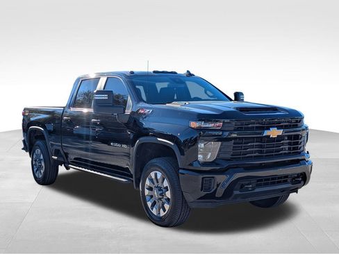 Used 2024 Chevrolet Silverado 2500 Custom w/ Custom Value Package image 2