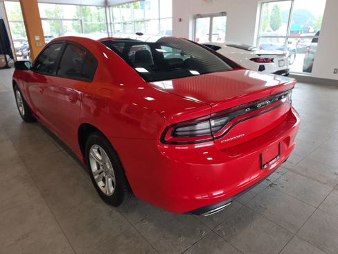 Used 2021 Dodge Charger SXT w/ Leather Interior Group RWD image 9