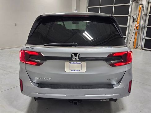 Used 2025 Honda Odyssey Touring image 11