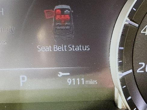 Used 2023 Toyota Highlander LE image 16