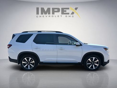Used 2023 Honda Pilot Touring image 6