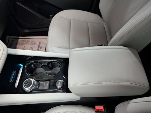 Used 2025 Ford Explorer Platinum w/ LUX Leather Package image 15