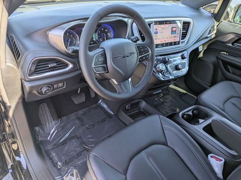New 2026 Chrysler Pacifica Select AWD/4WD image 9
