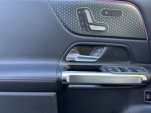 Used 2025 Mercedes-Benz GLB 250 GLB 250 4D Sport Utility 4MATI image 13