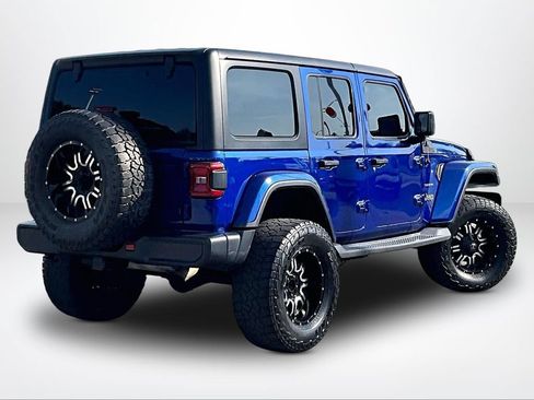Used 2018 Jeep Wrangler Unlimited Sahara AWD/4WD image 3