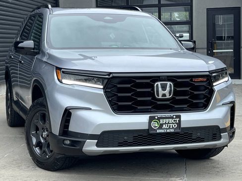 Used 2024 Honda Pilot TrailSport image 5