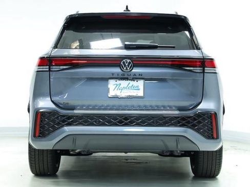 New 2026 Volkswagen Tiguan SE R-Line FWD image 7