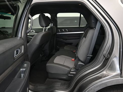Used 2019 Ford Explorer XLT FWD image 15