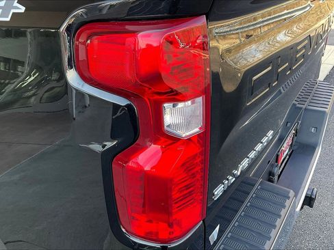 Used 2023 Chevrolet Silverado 1500 LT AWD/4WD image 23