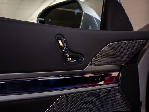 New 2025 BMW i7 xDrive60 image 14