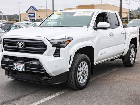 Certified 2024 Toyota Tacoma SR5 AWD/4WD image 19